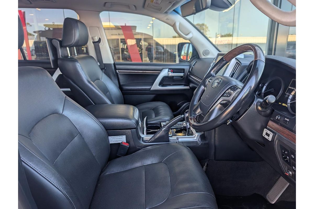 2021 Toyota Landcruiser Sahara VDJ200R