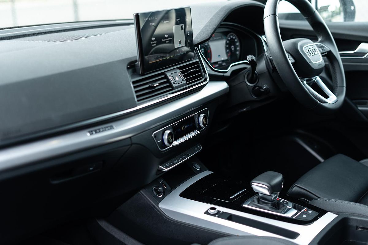 2023 Audi Q5 40 TDI S line FY