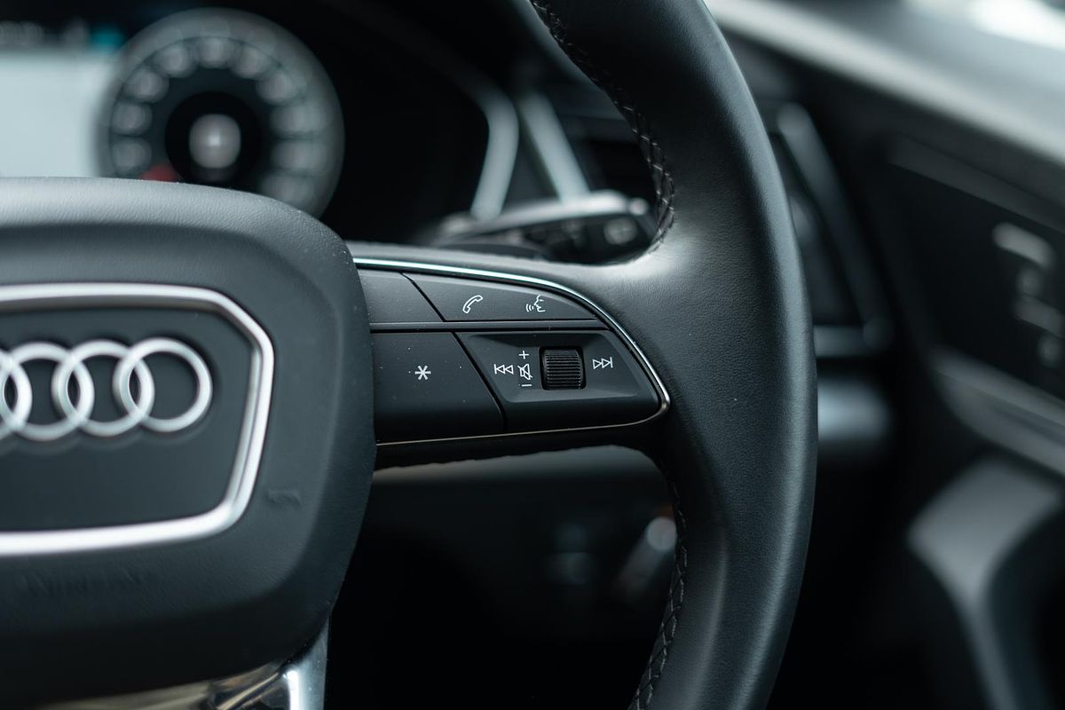 2023 Audi Q5 40 TDI S line FY