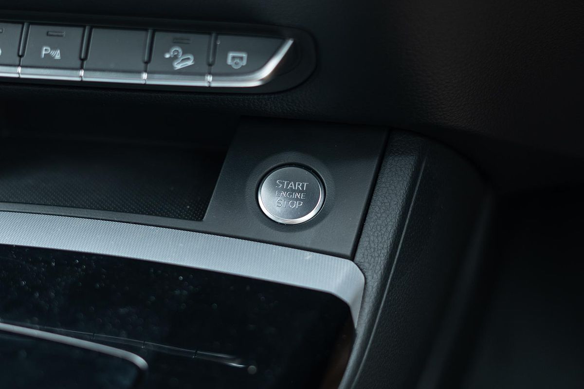 2023 Audi Q5 40 TDI S line FY