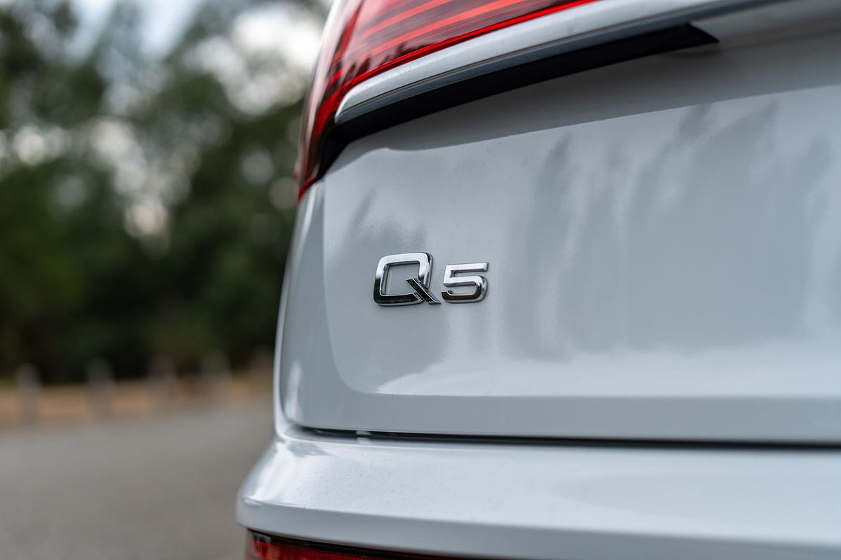 2023 Audi Q5 40 TDI S line FY