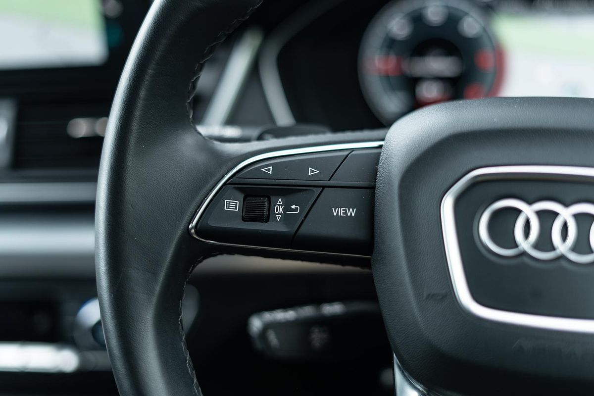 2023 Audi Q5 40 TDI S line FY