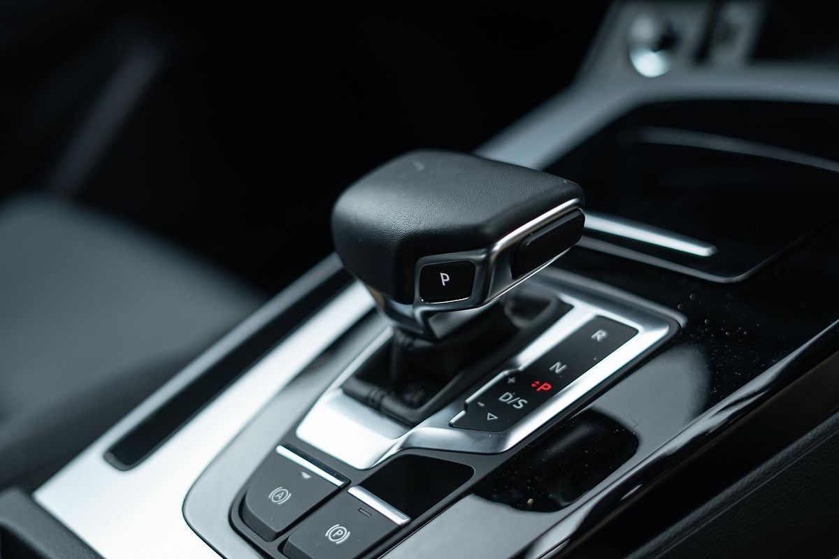 2023 Audi Q5 40 TDI S line FY