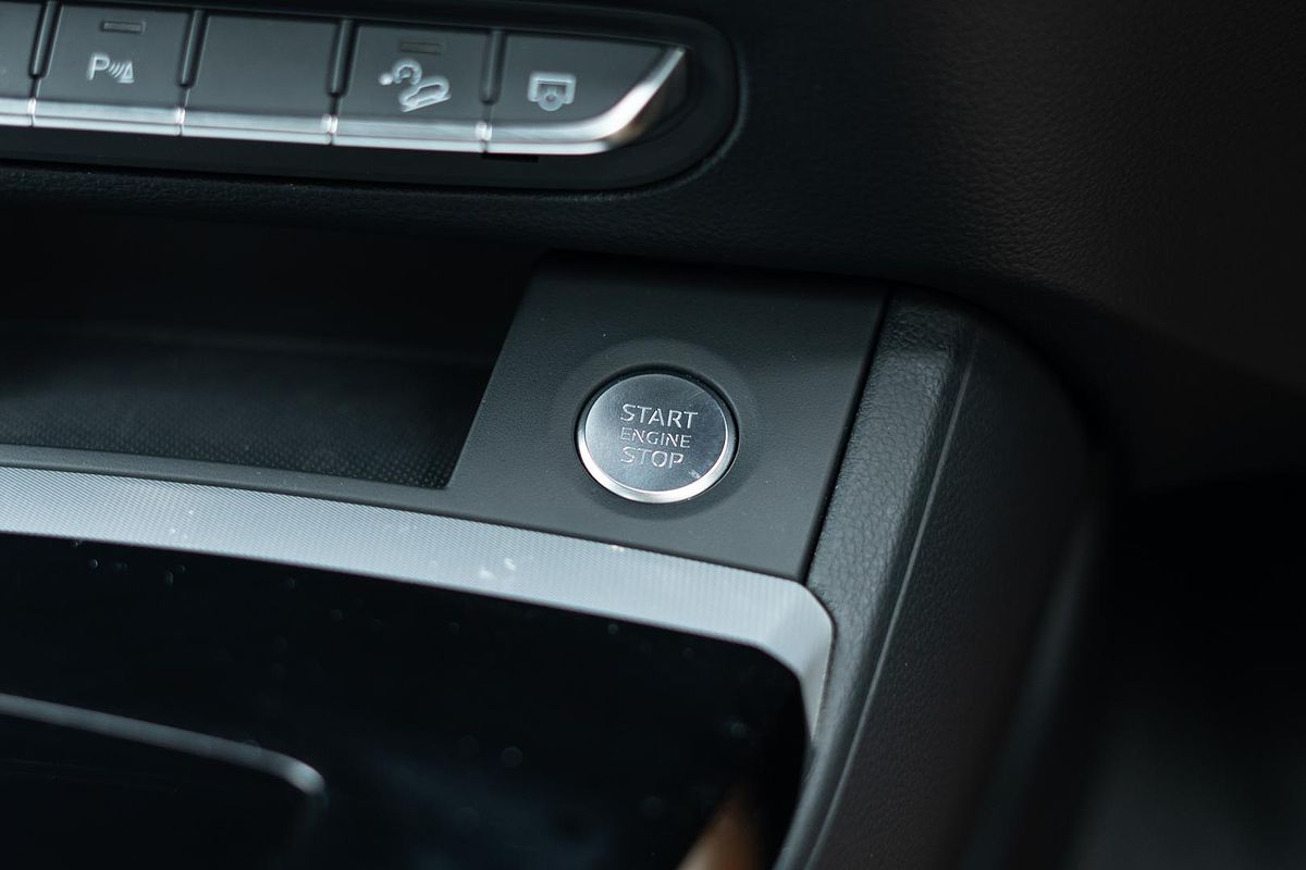 2023 Audi Q5 40 TDI S line FY