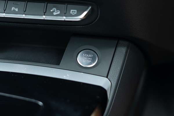 2023 Audi Q5 40 TDI S line FY