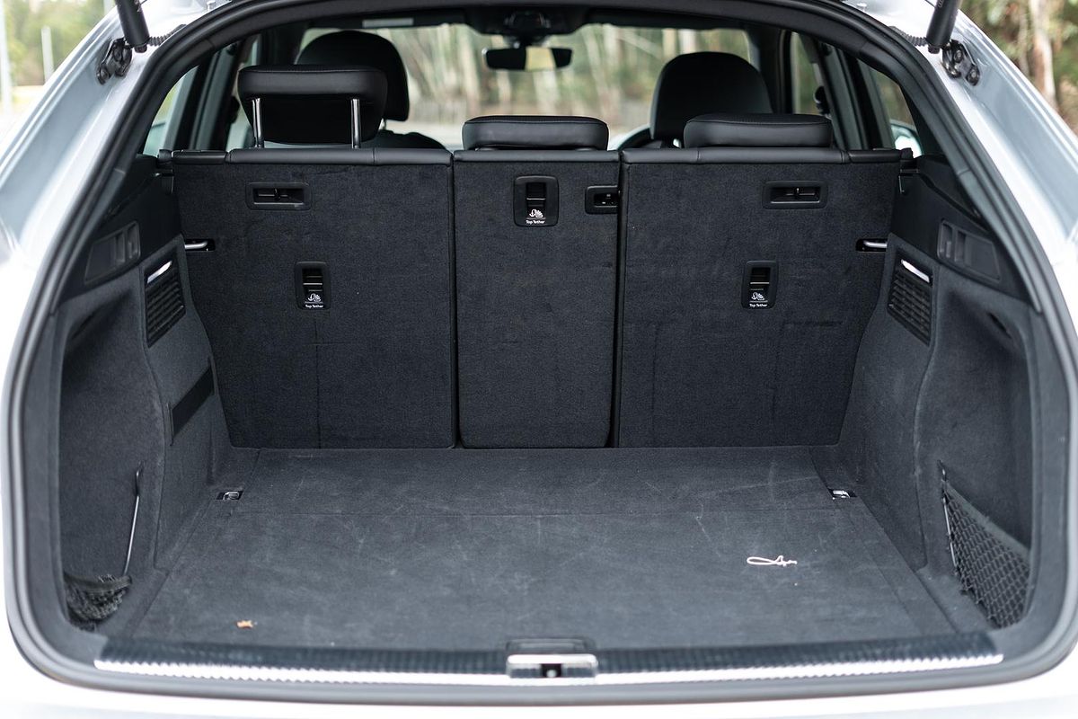 2023 Audi Q5 40 TDI S line FY
