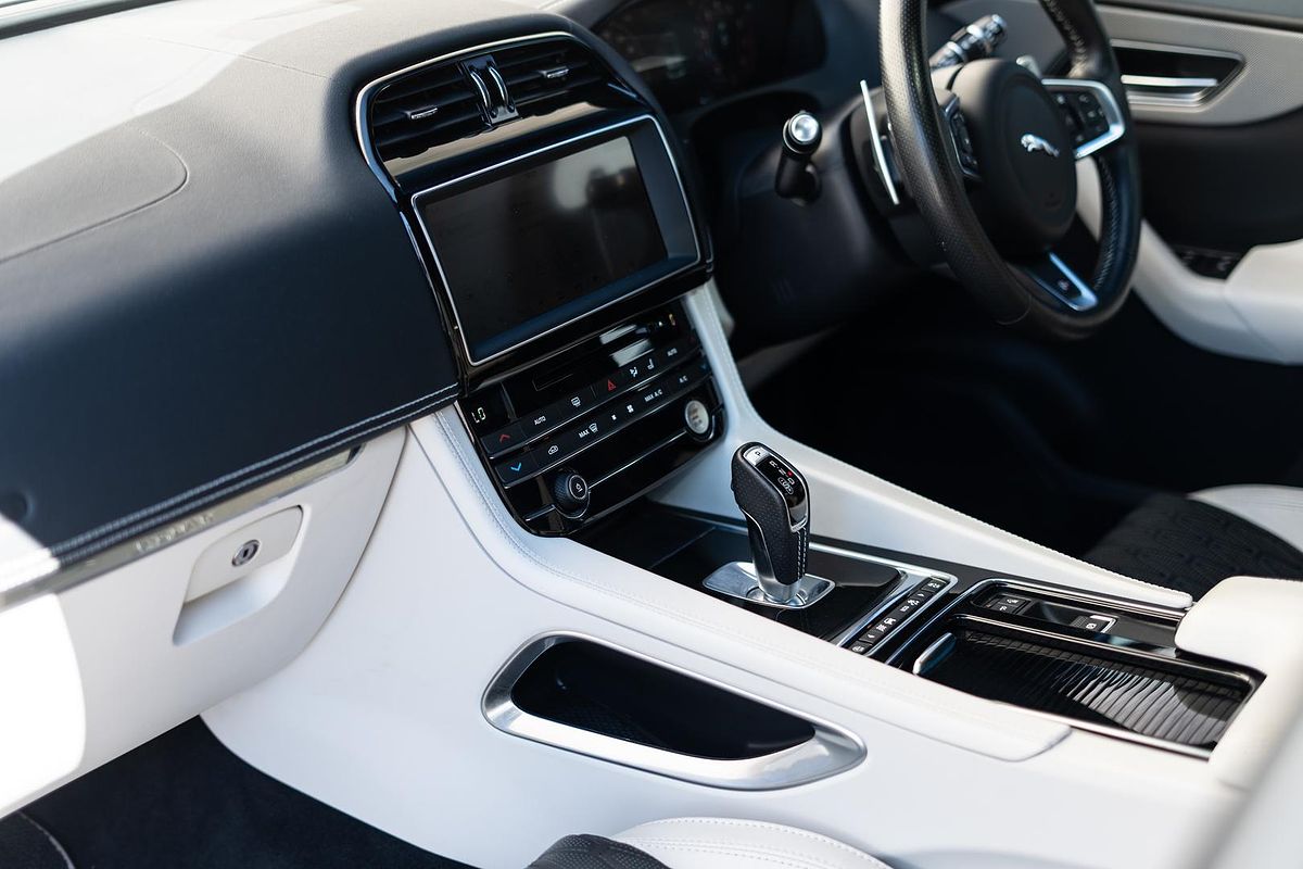 2019 Jaguar F-PACE SVR X761