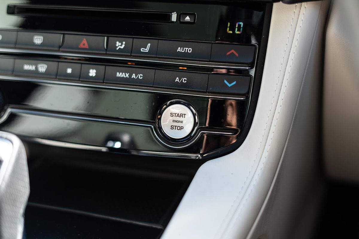 2019 Jaguar F-PACE SVR X761