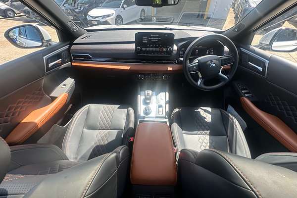 2024 Mitsubishi Outlander Exceed Tourer ZM