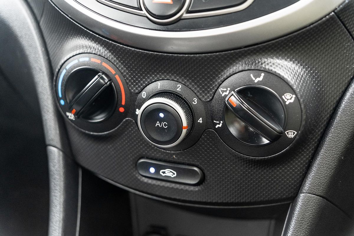2014 Hyundai Accent Active RB2