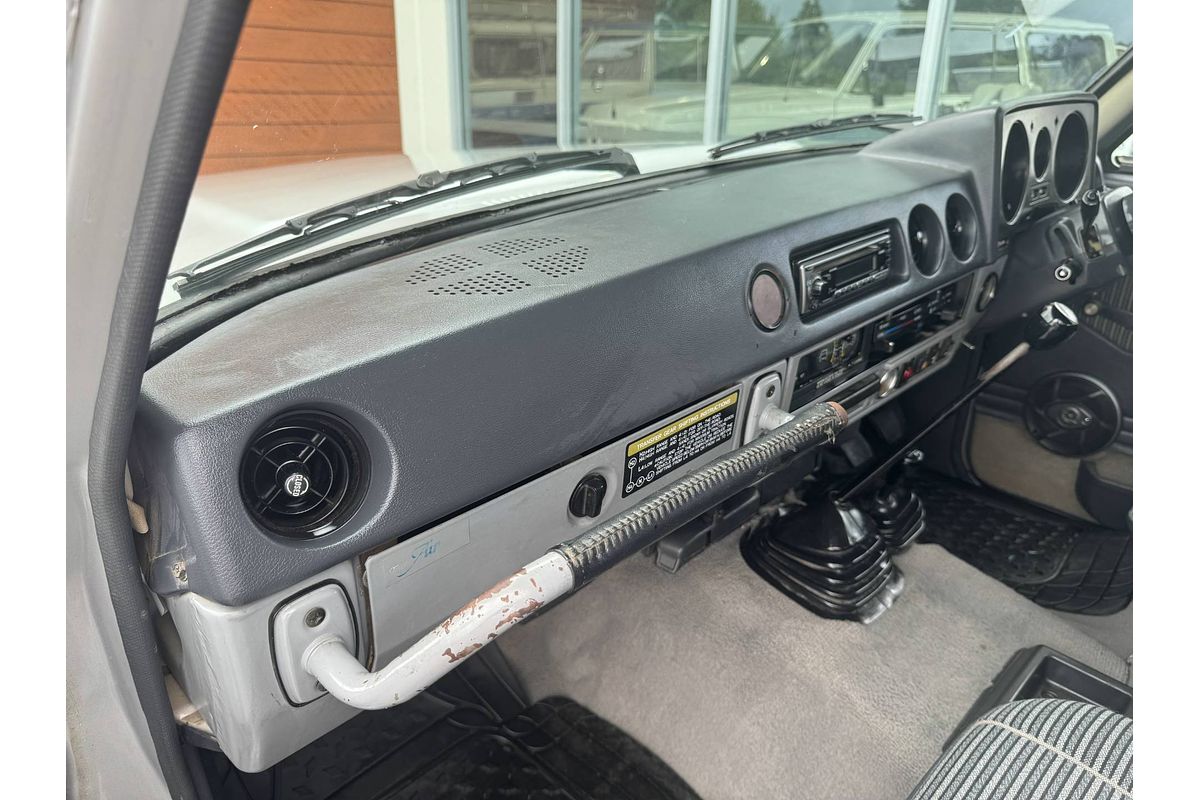 1983 Toyota LANDCRUISER Silver Series HJ60