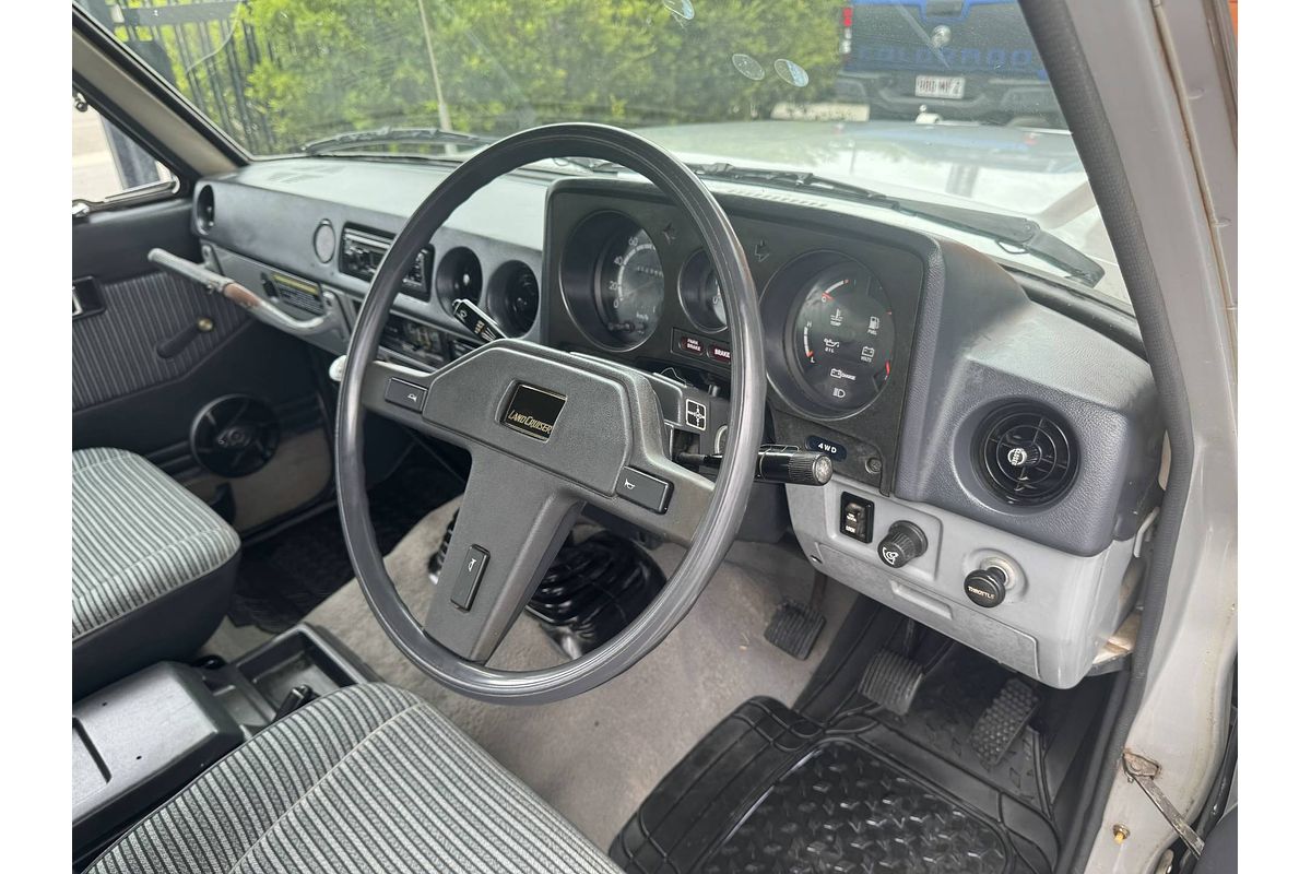 1983 Toyota LANDCRUISER Silver Series HJ60