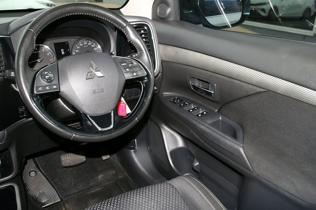 2017 Mitsubishi Outlander LS Safety Pack ZK