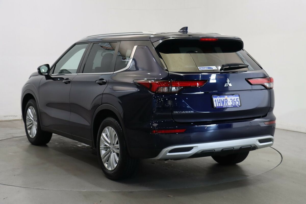 2023 Mitsubishi Outlander LS ZM