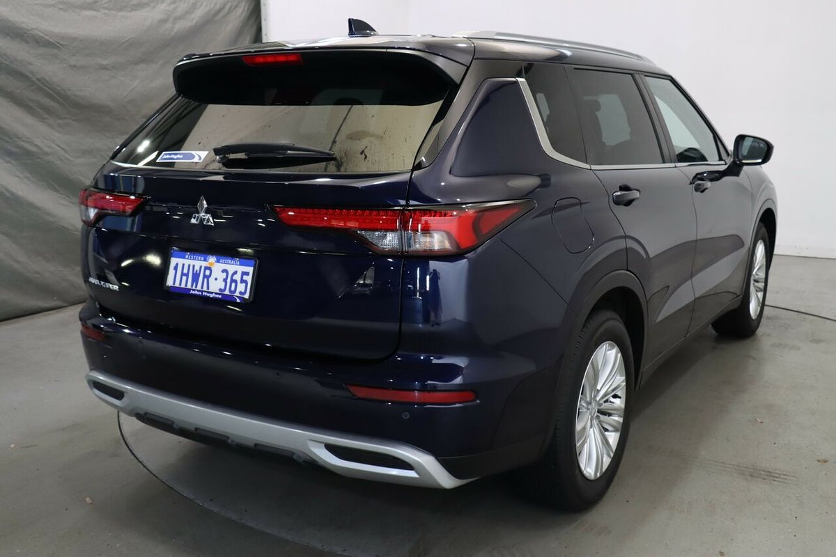 2023 Mitsubishi Outlander LS ZM
