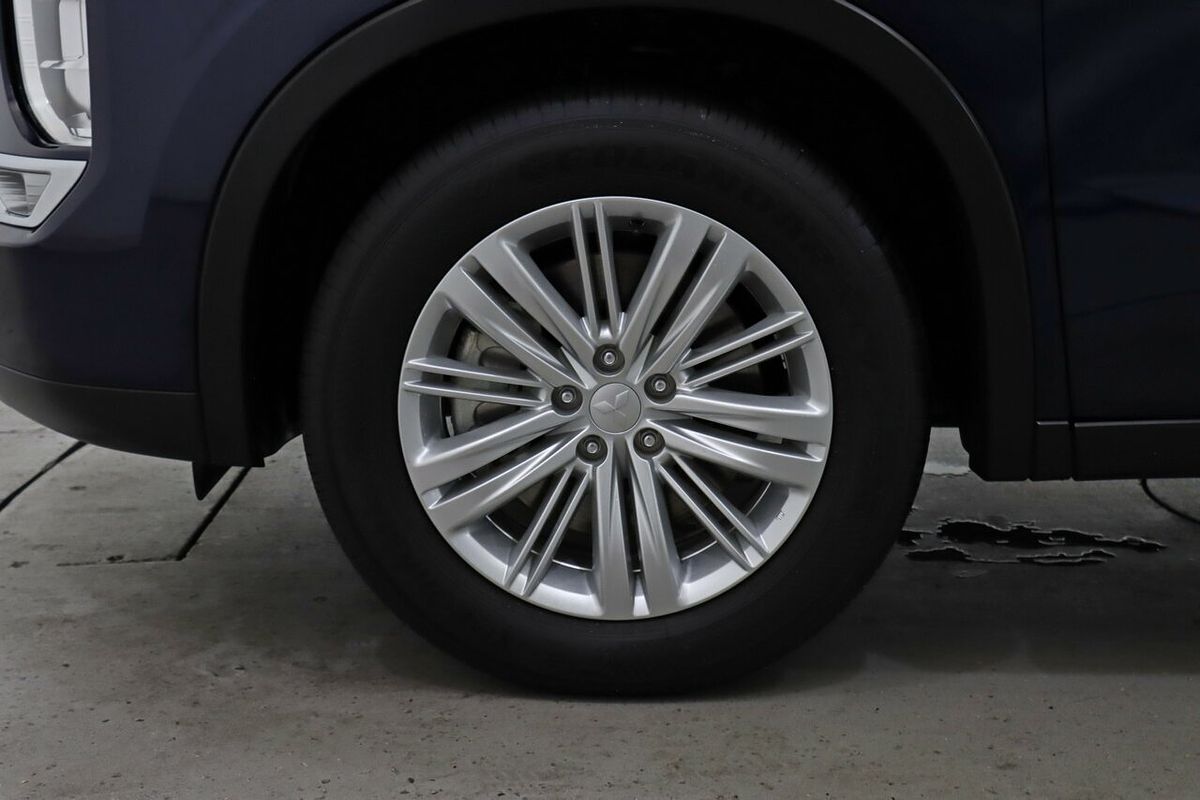 2023 Mitsubishi Outlander LS ZM