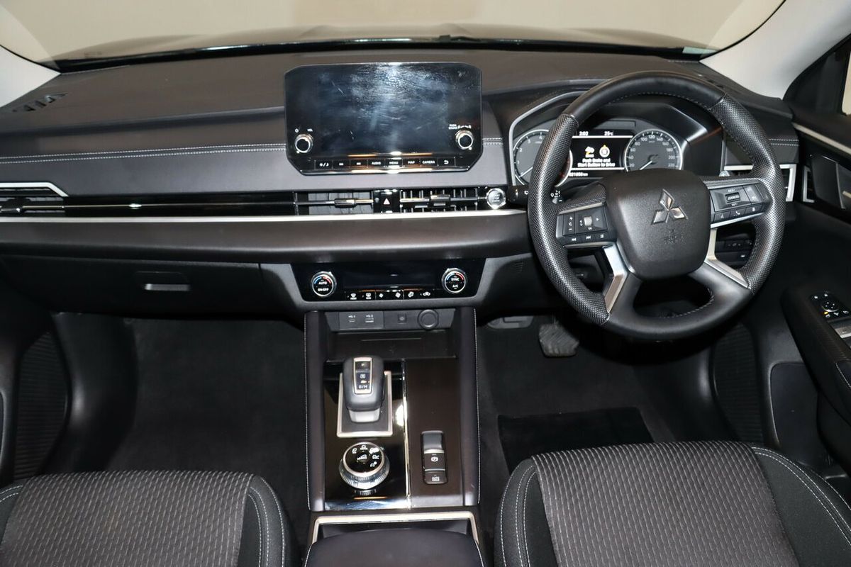 2023 Mitsubishi Outlander LS ZM