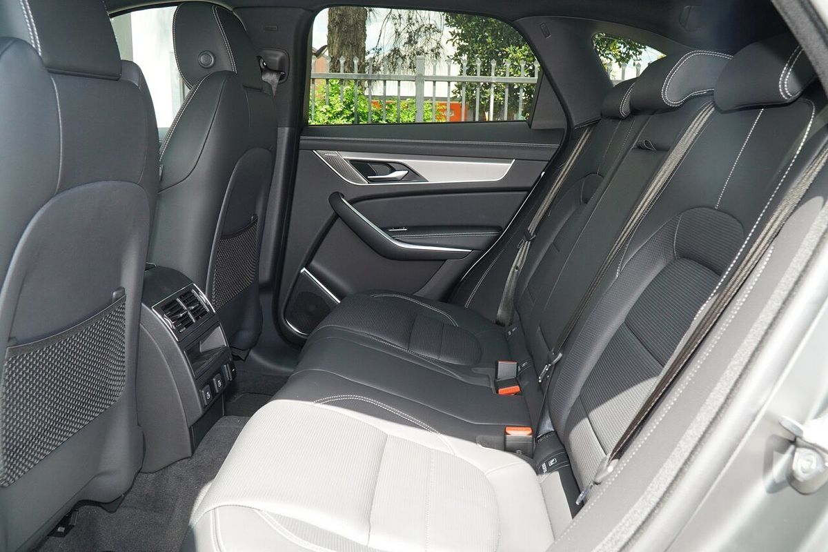 2025 Jaguar F-PACE P250 R-Dynamic SE 90th Anniversary Edition X761