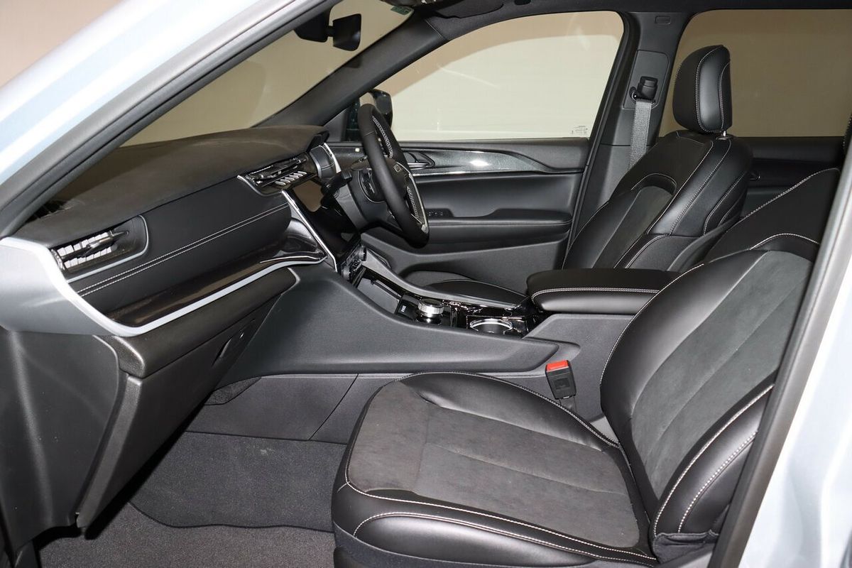 2023 Jeep Grand Cherokee Night Eagle WL