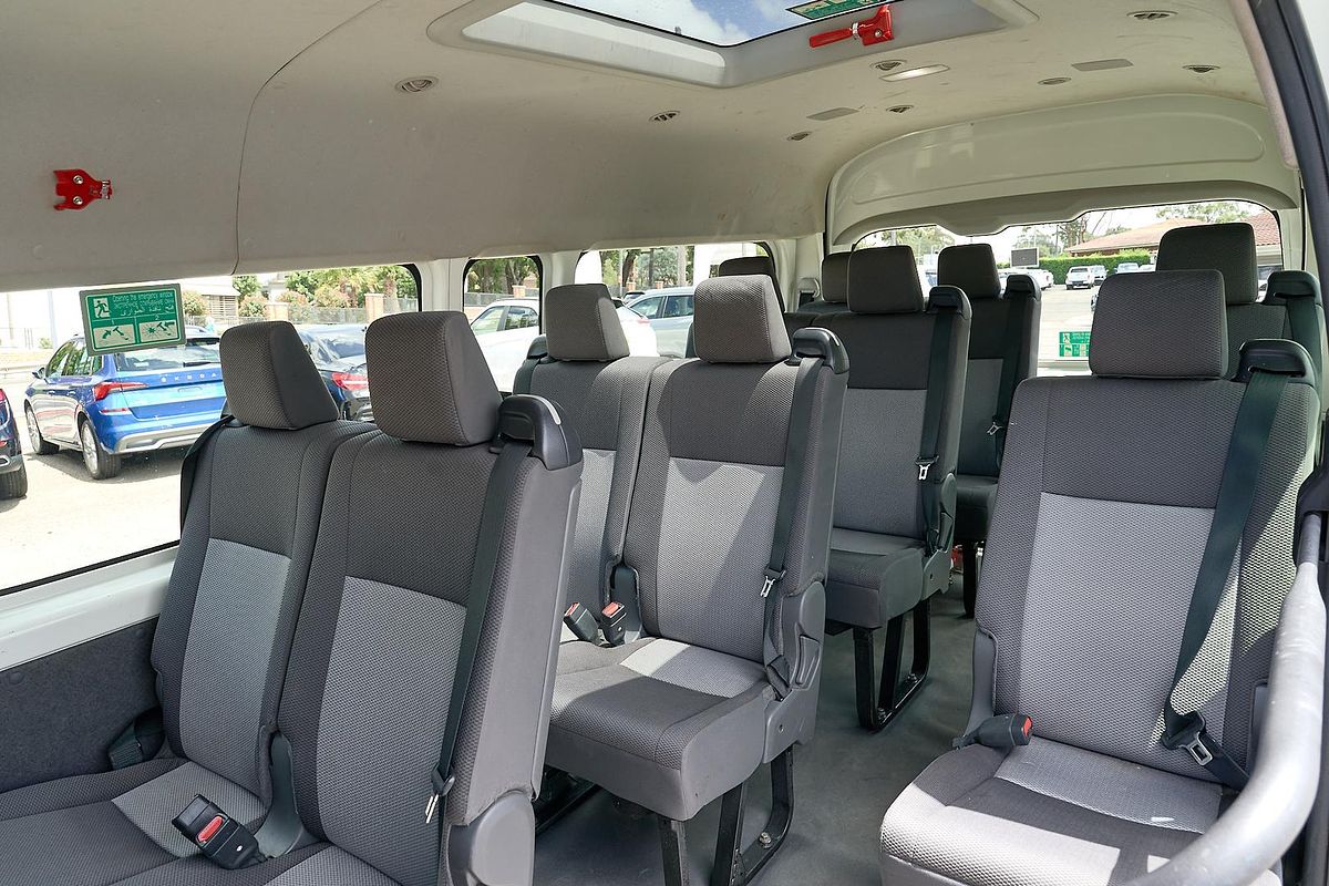 2022 Toyota Hiace Commuter GDH322R