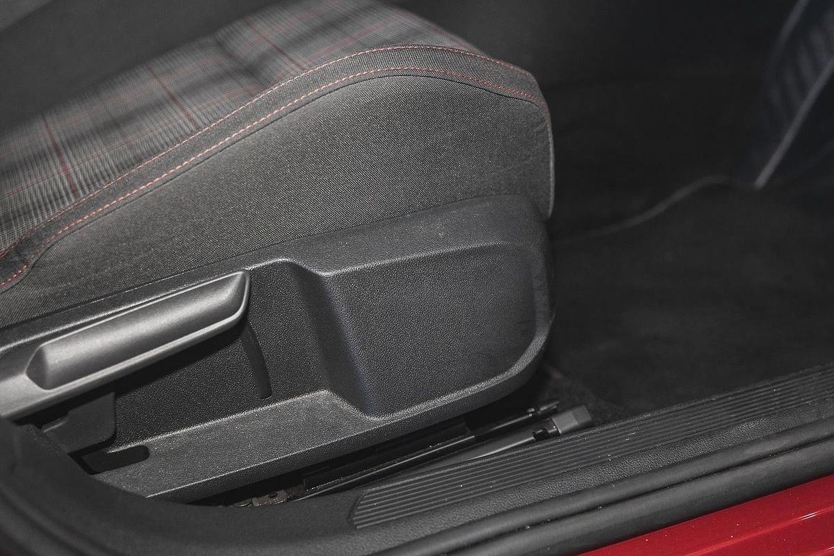 2022 Volkswagen Golf GTI 8