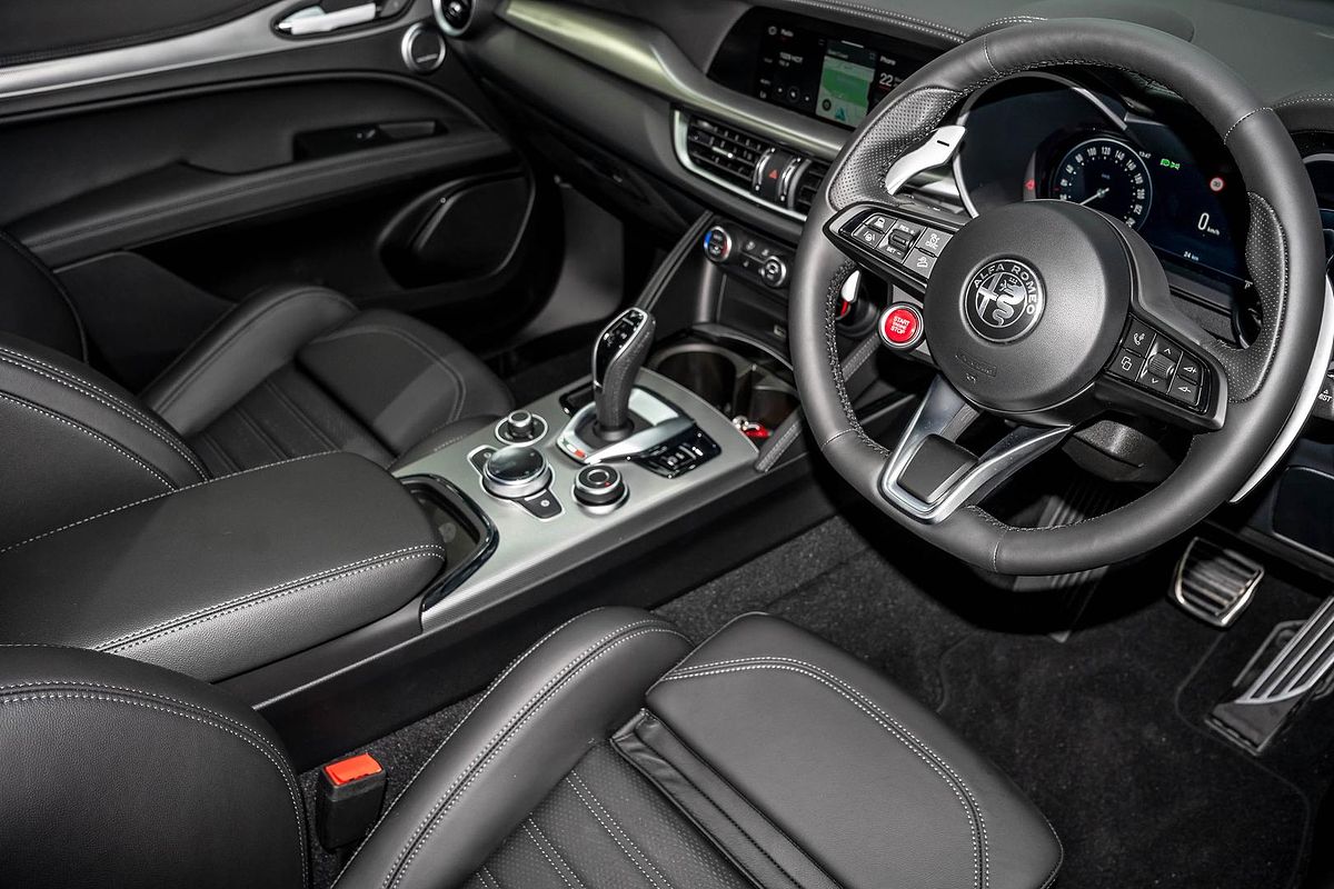 2023 Alfa Romeo Stelvio Veloce Series 4