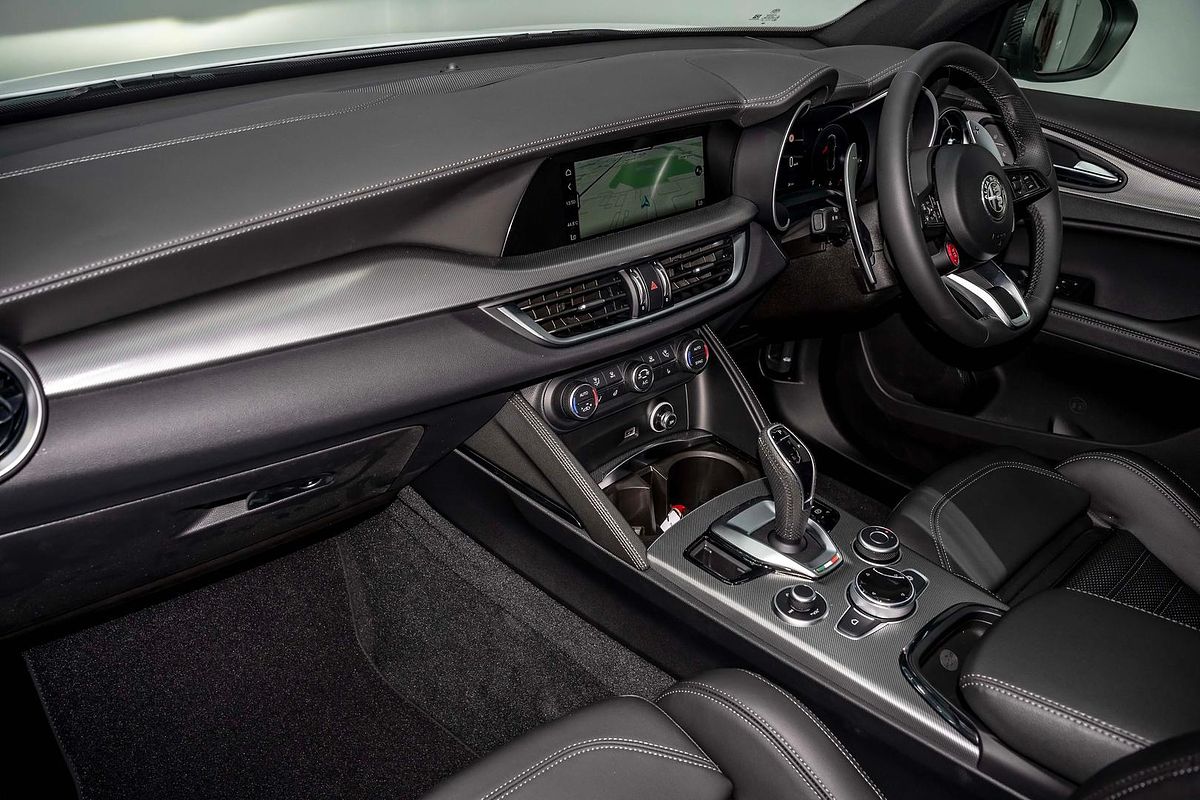 2023 Alfa Romeo Stelvio Veloce Series 4