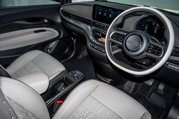 2023 Fiat 500e La Prima