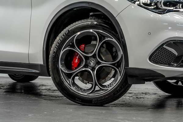 2023 Alfa Romeo Stelvio Veloce Series 4