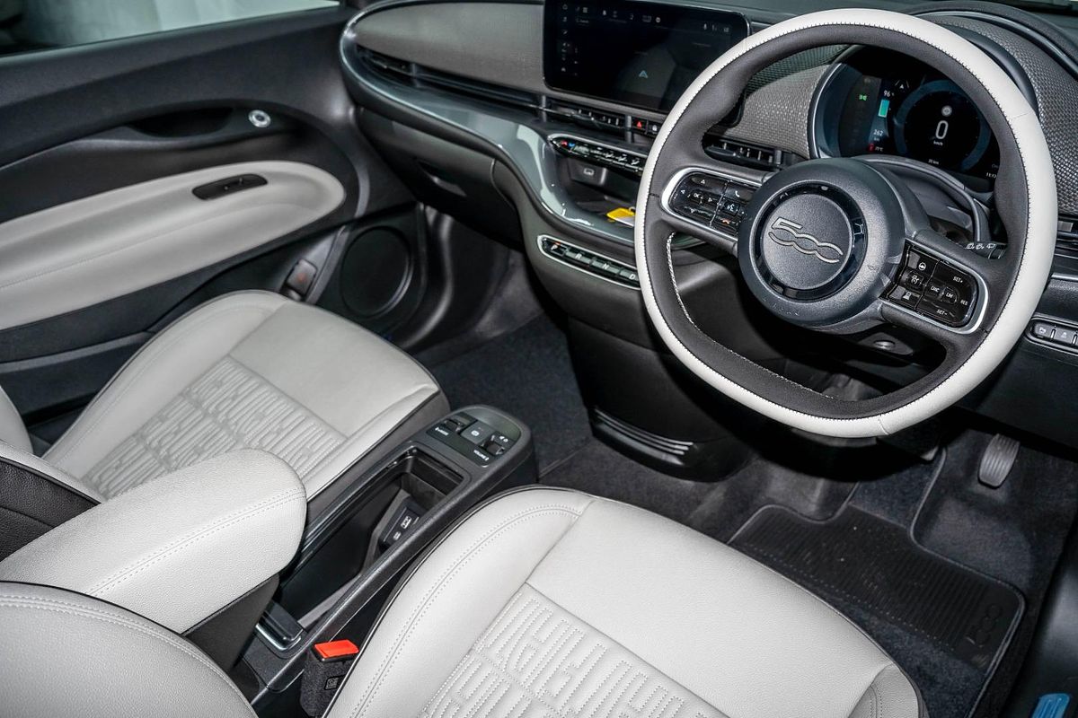 2023 Fiat 500e La Prima