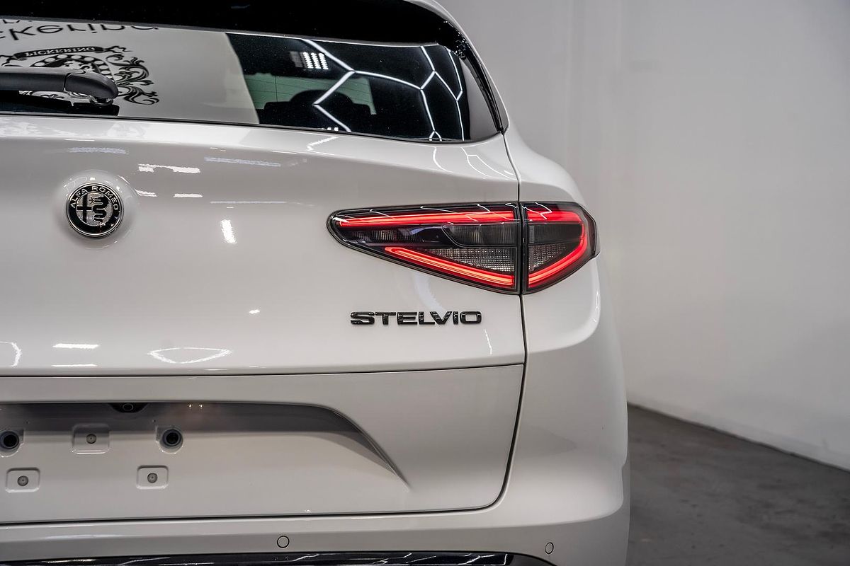 2023 Alfa Romeo Stelvio Veloce Series 4