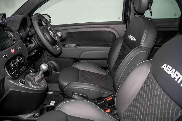 2024 Abarth 695 75 Anniversario