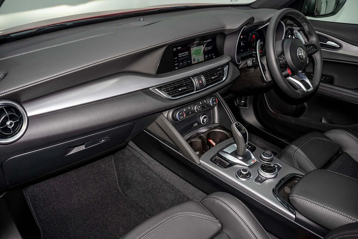 2023 Alfa Romeo Stelvio Veloce Series 4