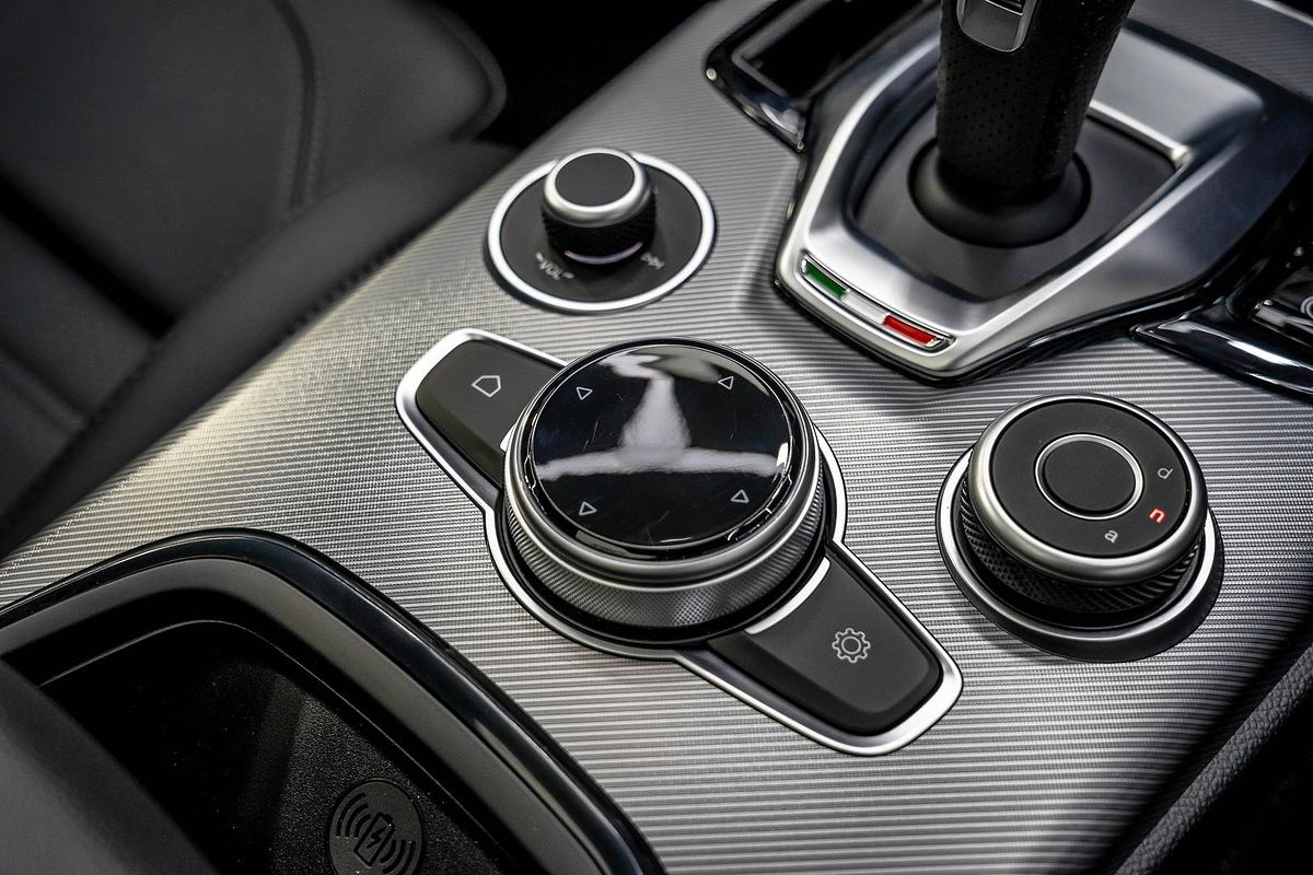 2023 Alfa Romeo Stelvio Veloce Series 4
