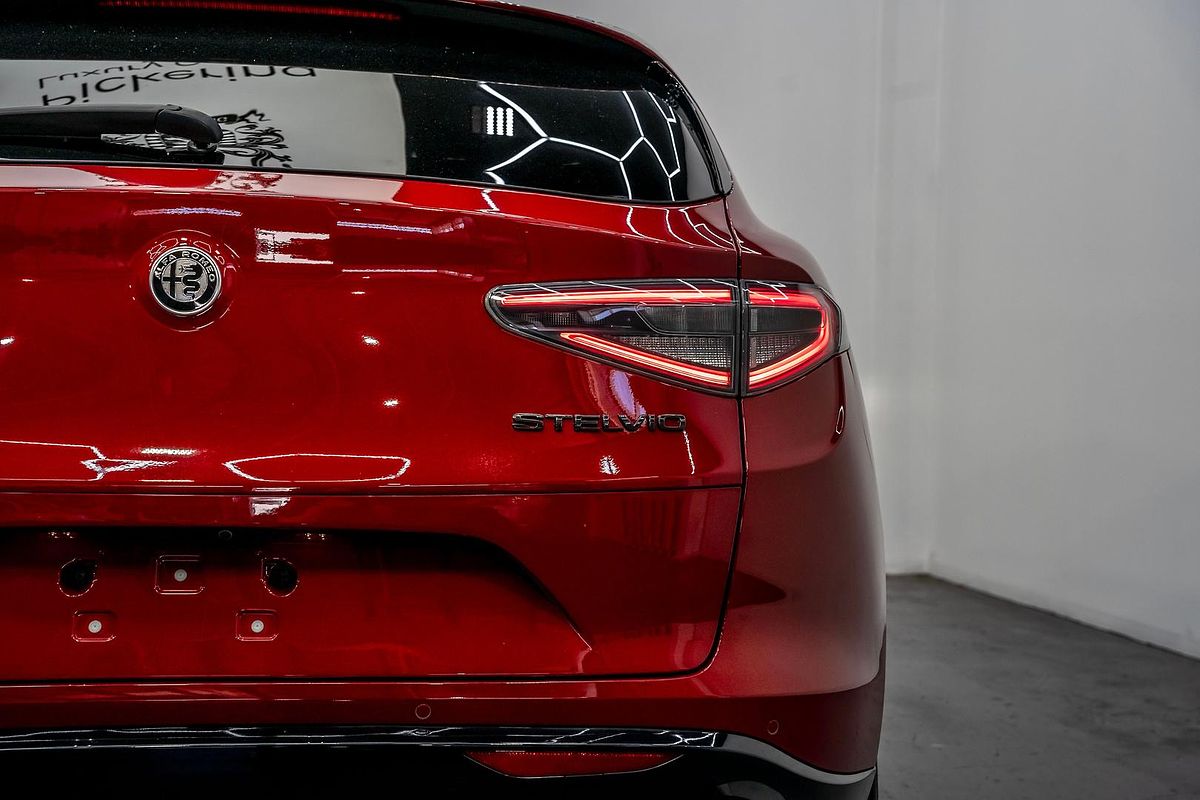 2023 Alfa Romeo Stelvio Veloce Series 4