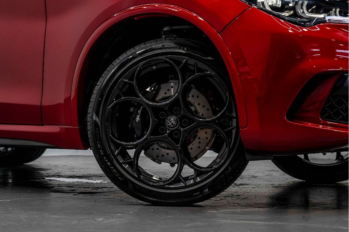 2024 Alfa Romeo Stelvio Quadrifoglio Super Sport Series 5