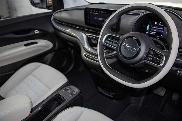 2023 Fiat 500e La Prima
