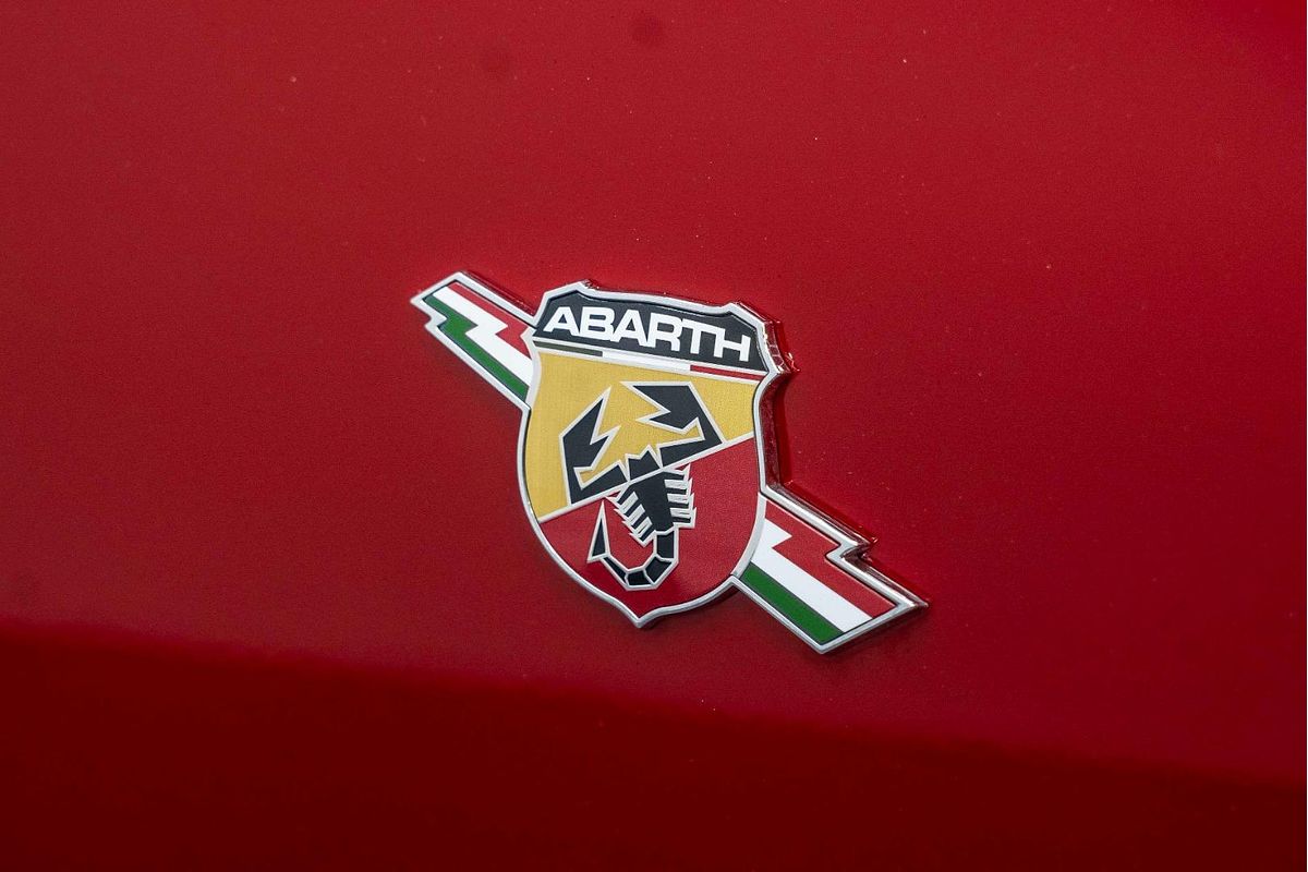 2024 Abarth 695 Competizione