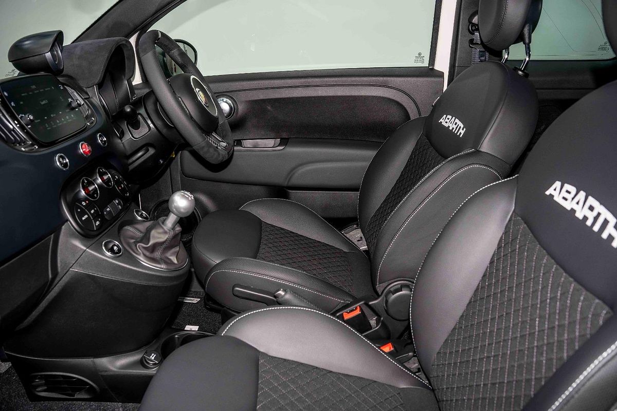 2024 Abarth 695 Competizione