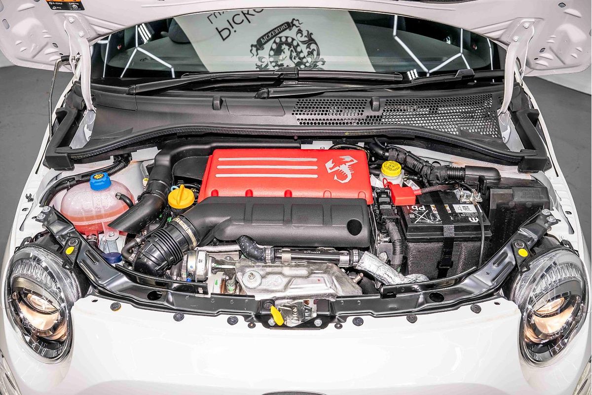 2024 Abarth 695 Competizione