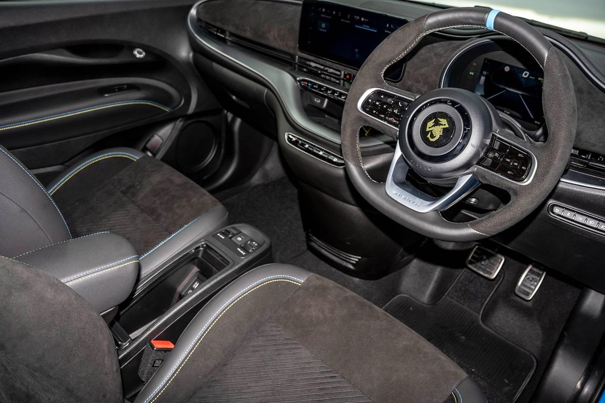 2023 Abarth 500e Turismo