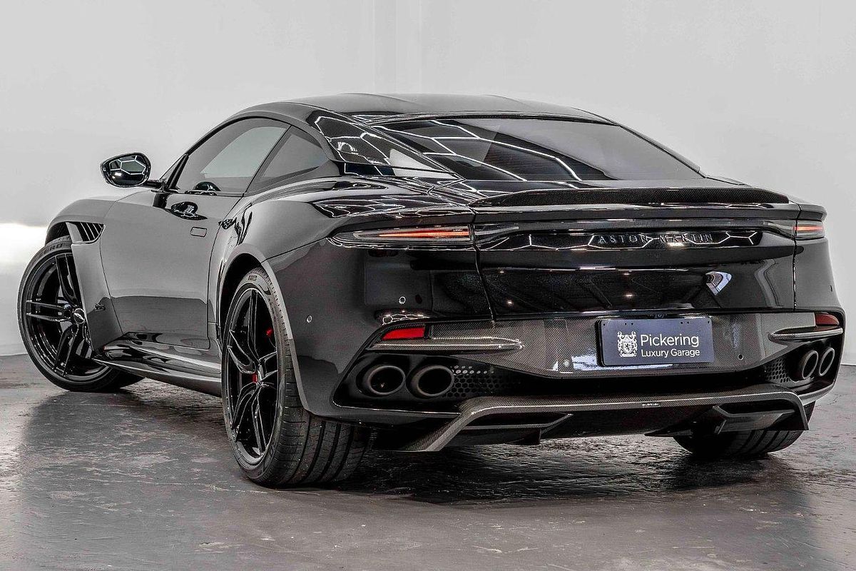 2022 Aston Martin DBS