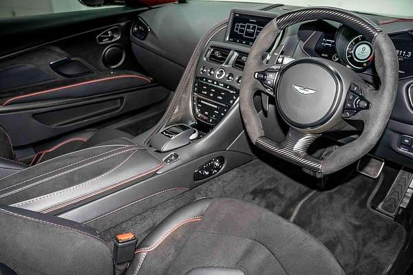 2022 Aston Martin DBS