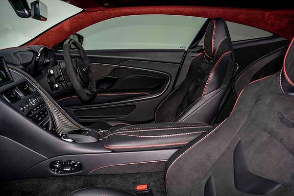 2022 Aston Martin DBS