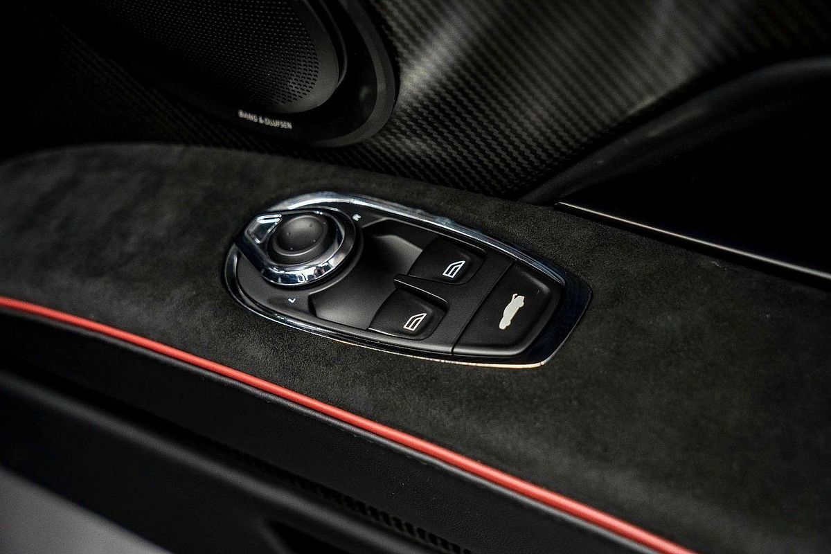2022 Aston Martin DBS