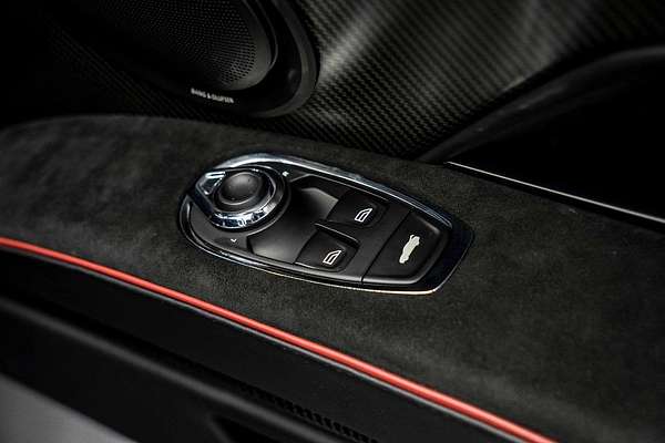 2022 Aston Martin DBS