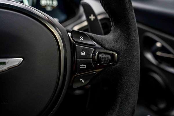 2022 Aston Martin DBS