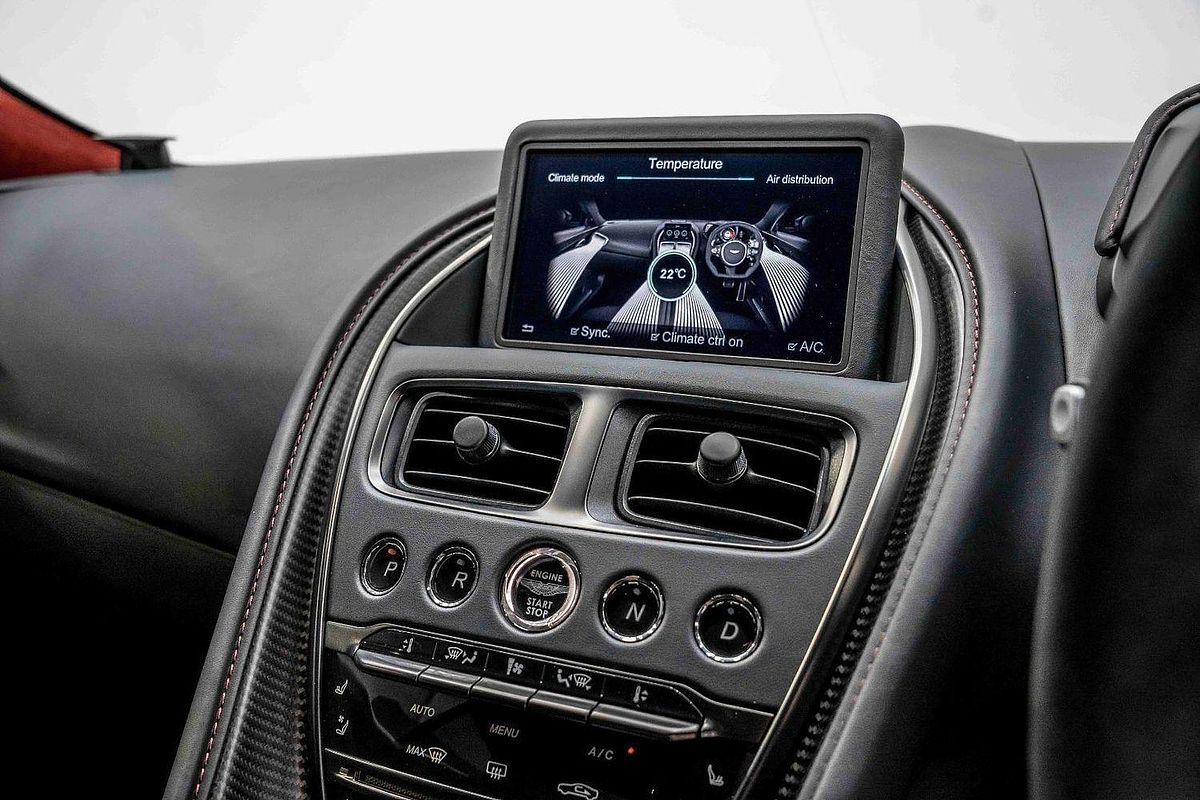2022 Aston Martin DBS