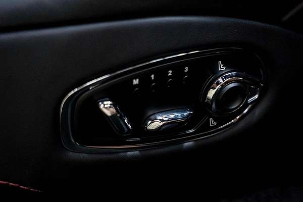 2022 Aston Martin DBS