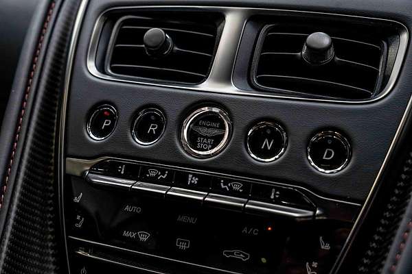 2022 Aston Martin DBS